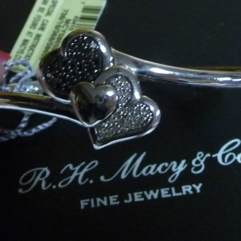 Price ⬇️ NWT 1/3CTTW Black White Diamond SS Bangle